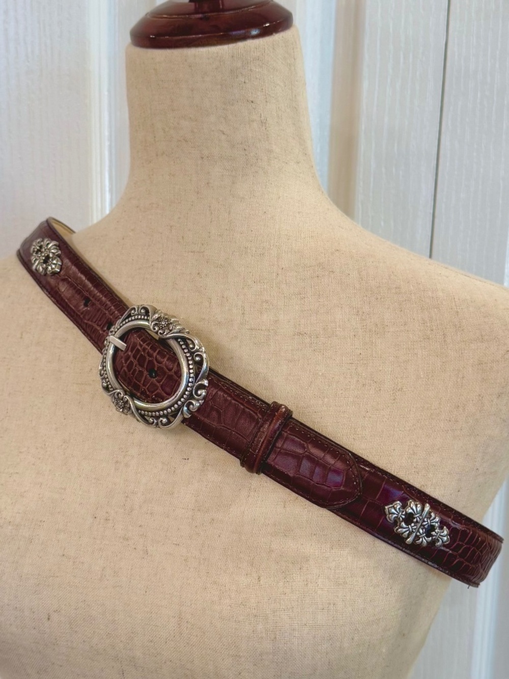 Woman's M 34"-36" Leather Faux Crocodile Belt Ornate Silver Buckle & Medallions